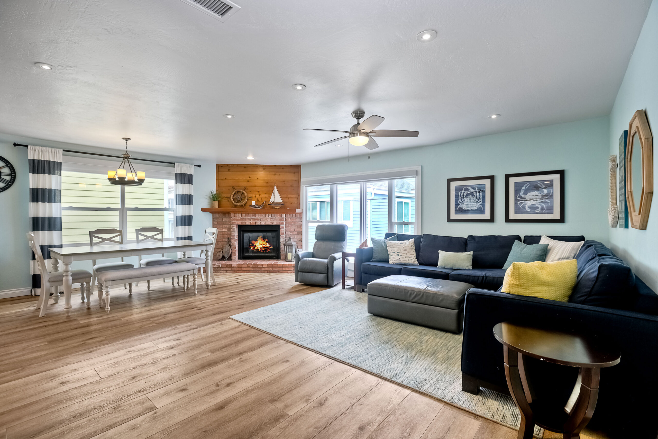 living room/dining room