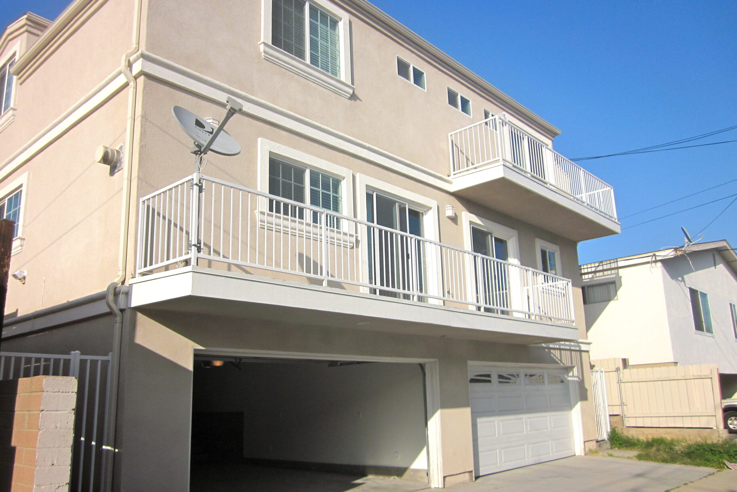 2 car garage, exterior of building
